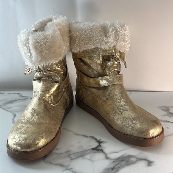 New- GUESS gold foil “look” boots - Picture 2 of 16